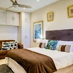 Charming 6-Br Camps Bay Villa 2 Pools And Sea Views