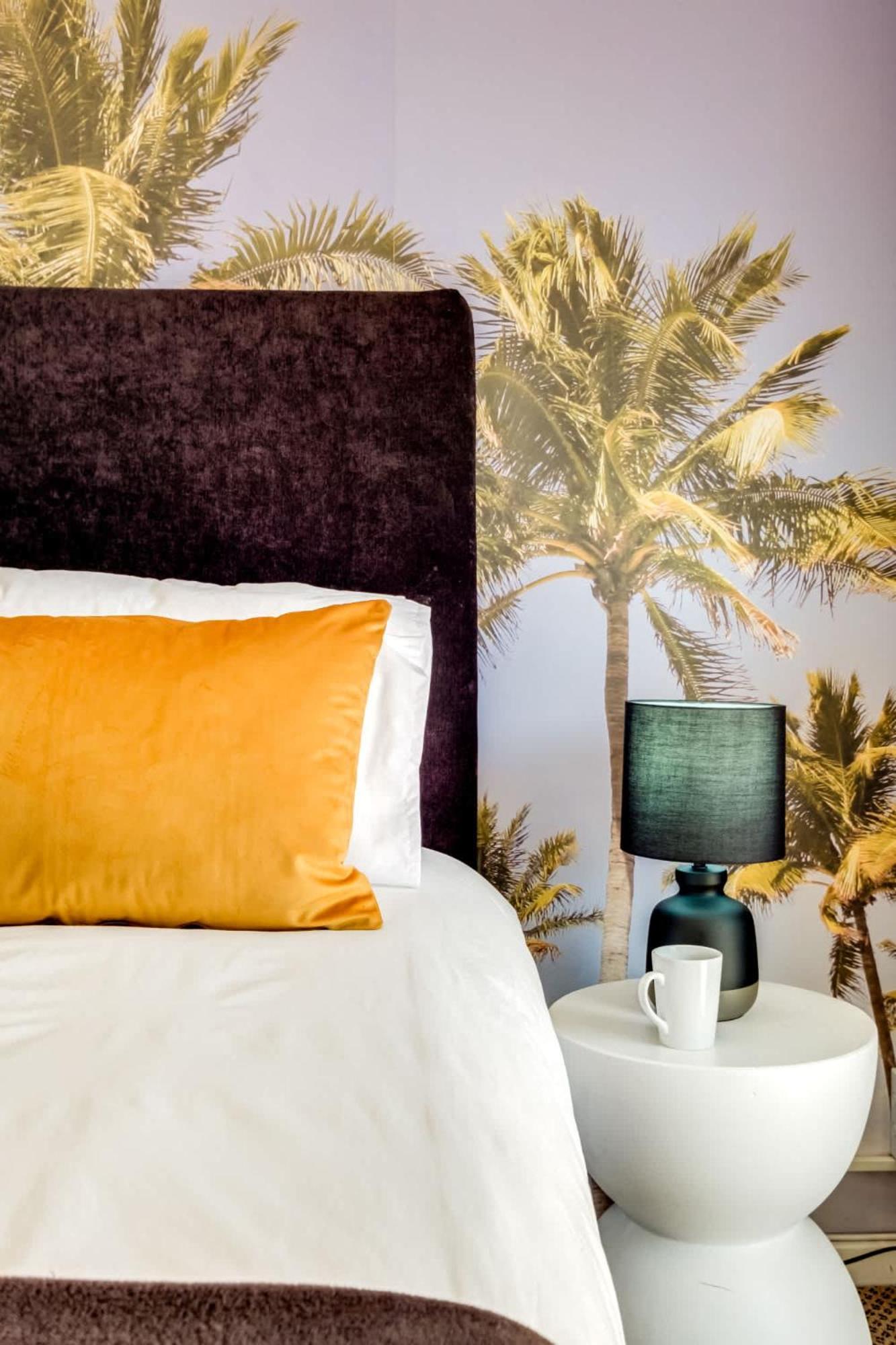 Charming 6-br Camps Bay 2 Pools And Sea Views Cape Town
