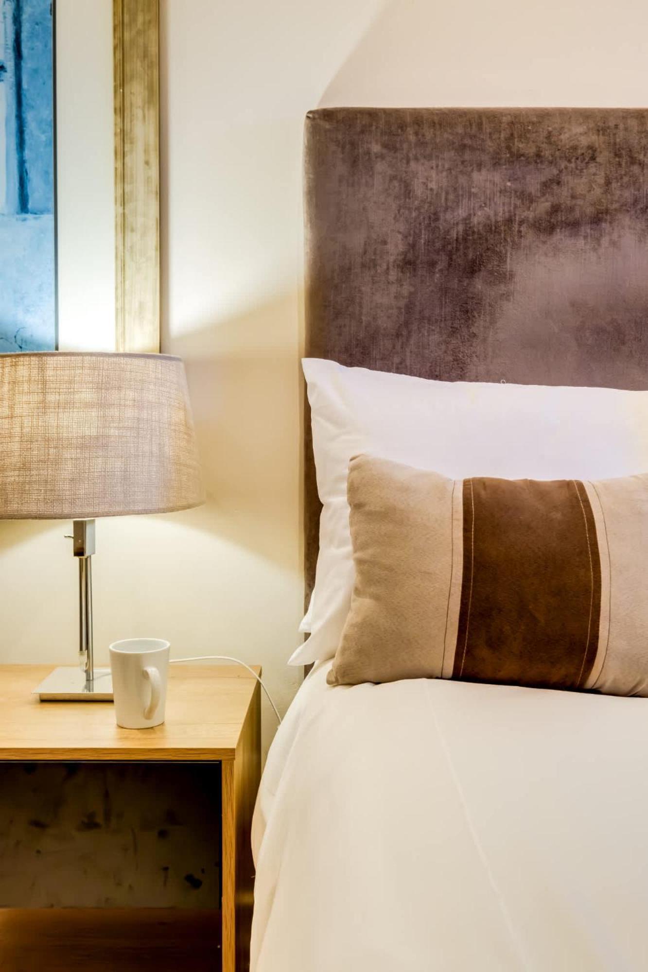 Charming 6-br Camps Bay 2 Pools And Sea Views *