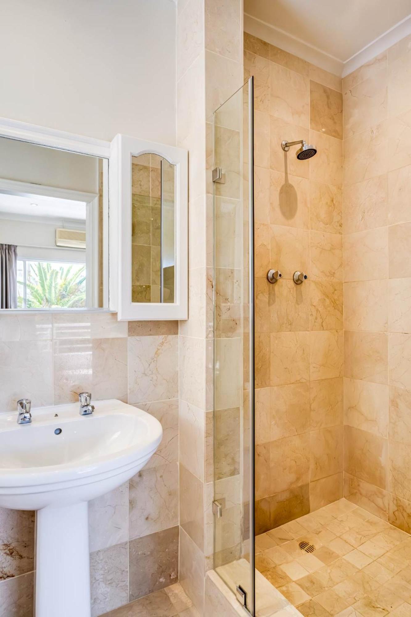 Charming 6-br Camps Bay 2 Pools And Sea Views Cape Town