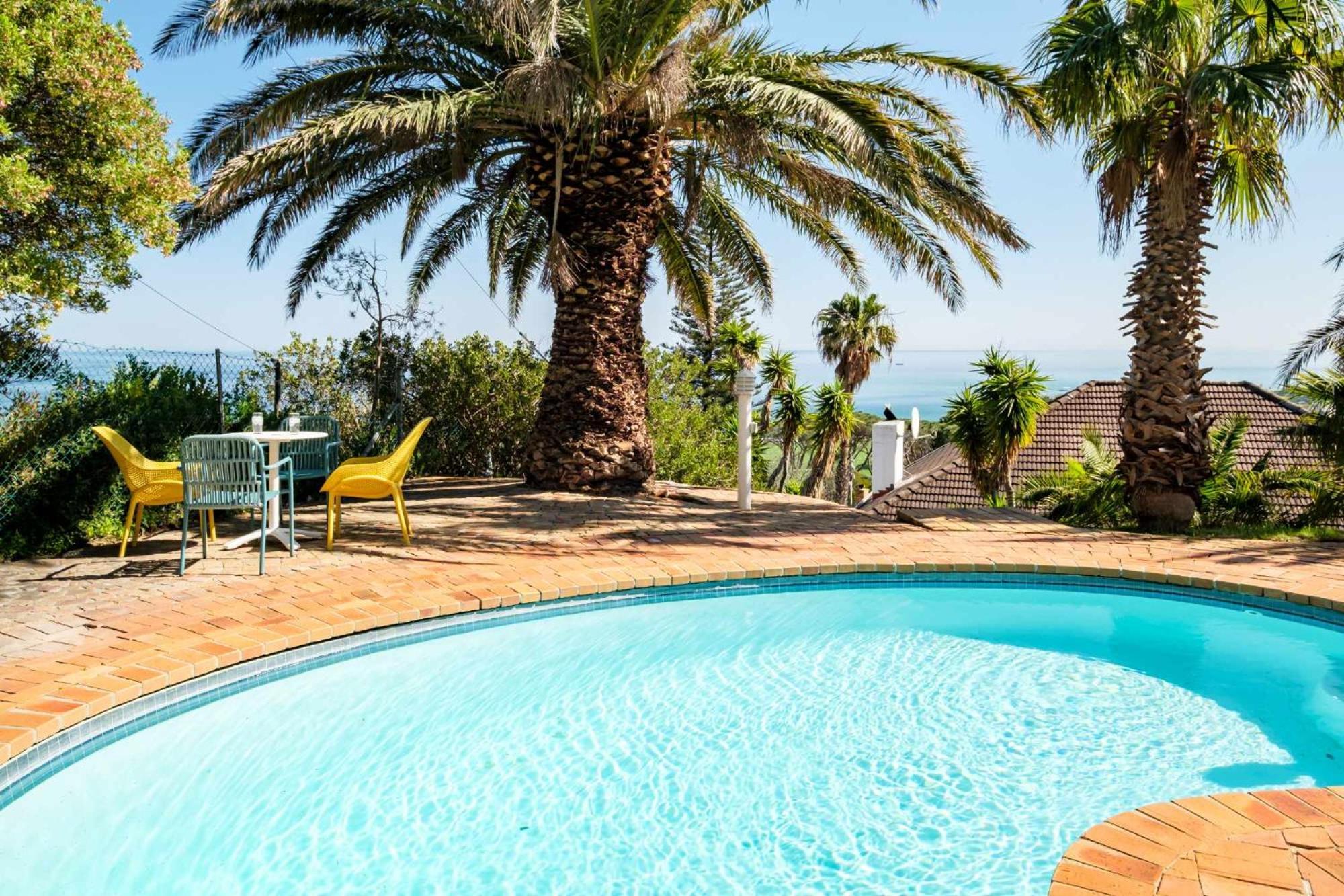 Charming 6-br Camps Bay 2 Pools And Sea Views *
