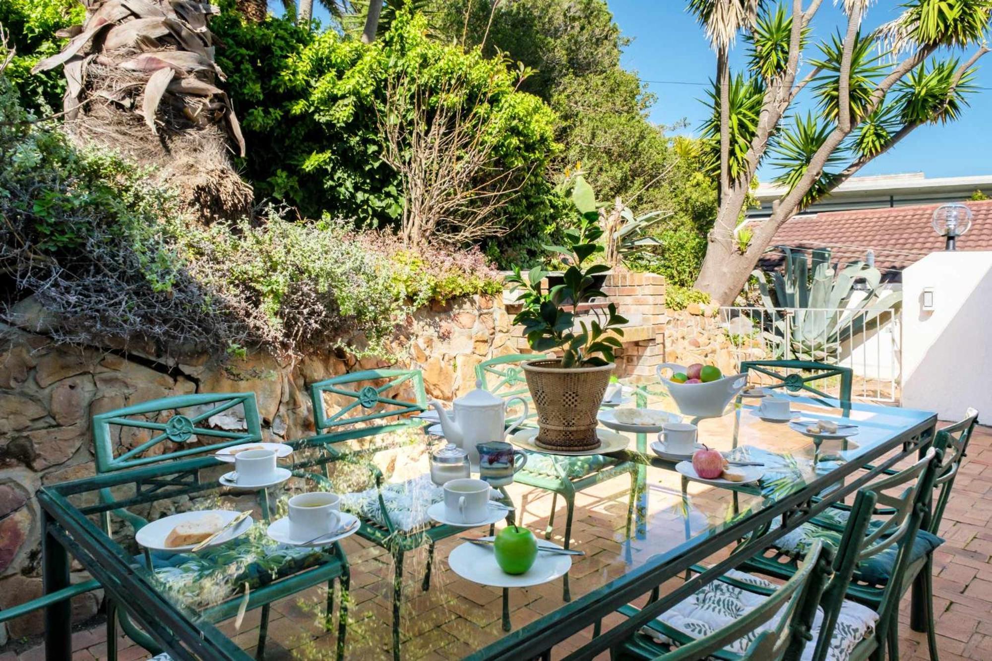 Charming 6-br Camps Bay 2 Pools And Sea Views