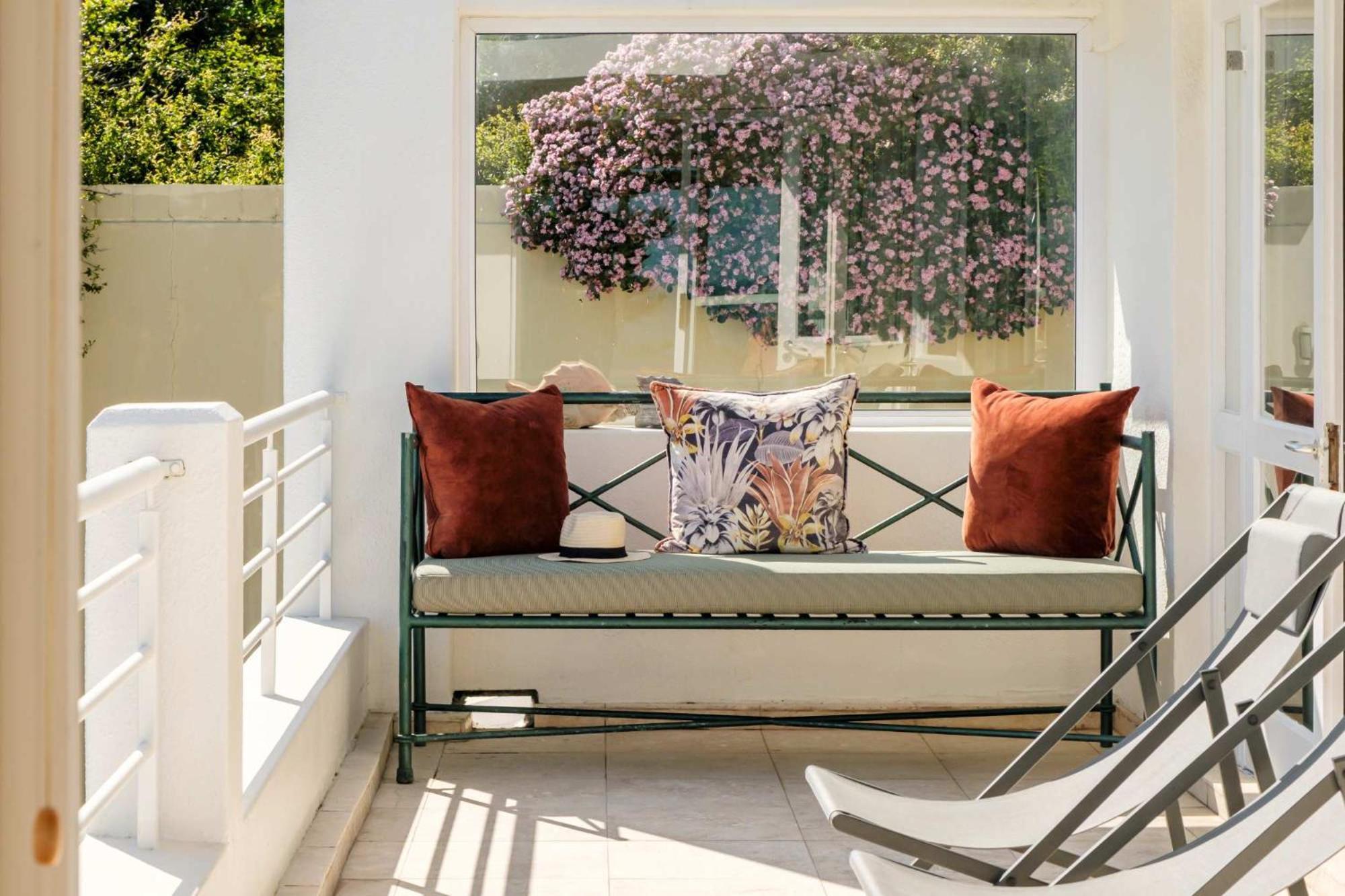Charming 6-br Camps Bay 2 Pools And Sea Views * Cape Town