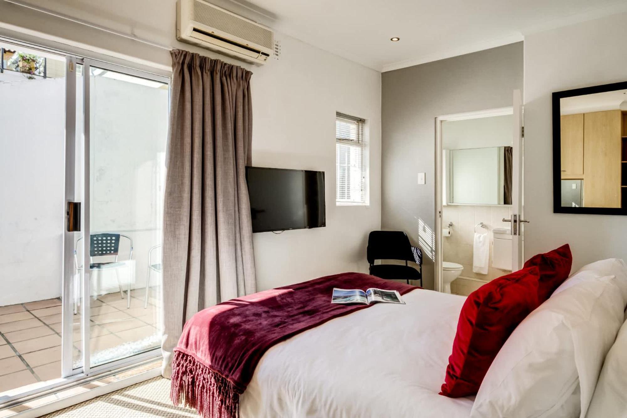 Holiday home Charming 6-br Camps Bay 2 Pools And Sea Views Cape Town