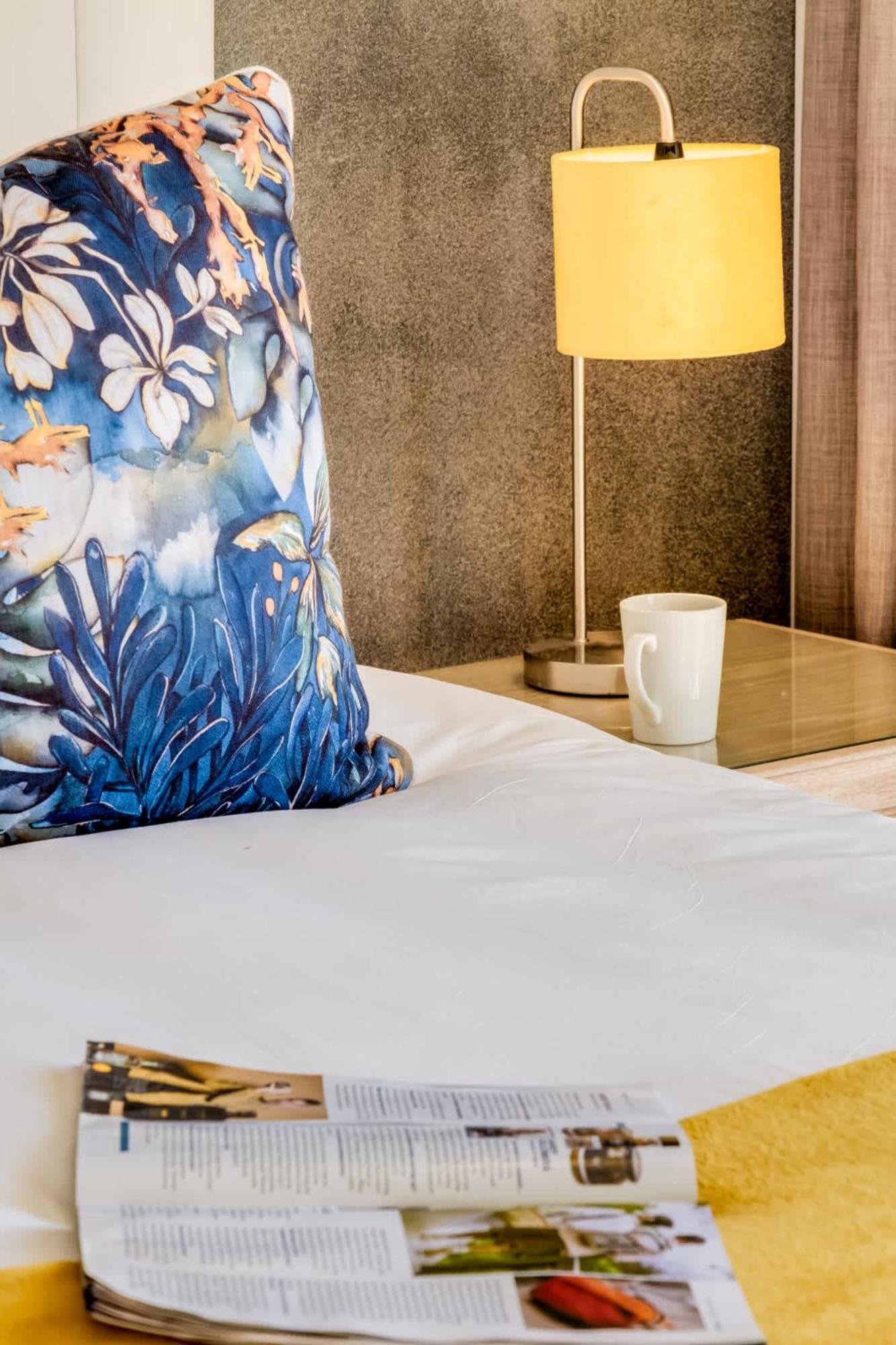 Charming 6-br Camps Bay 2 Pools And Sea Views Holiday home Cape Town