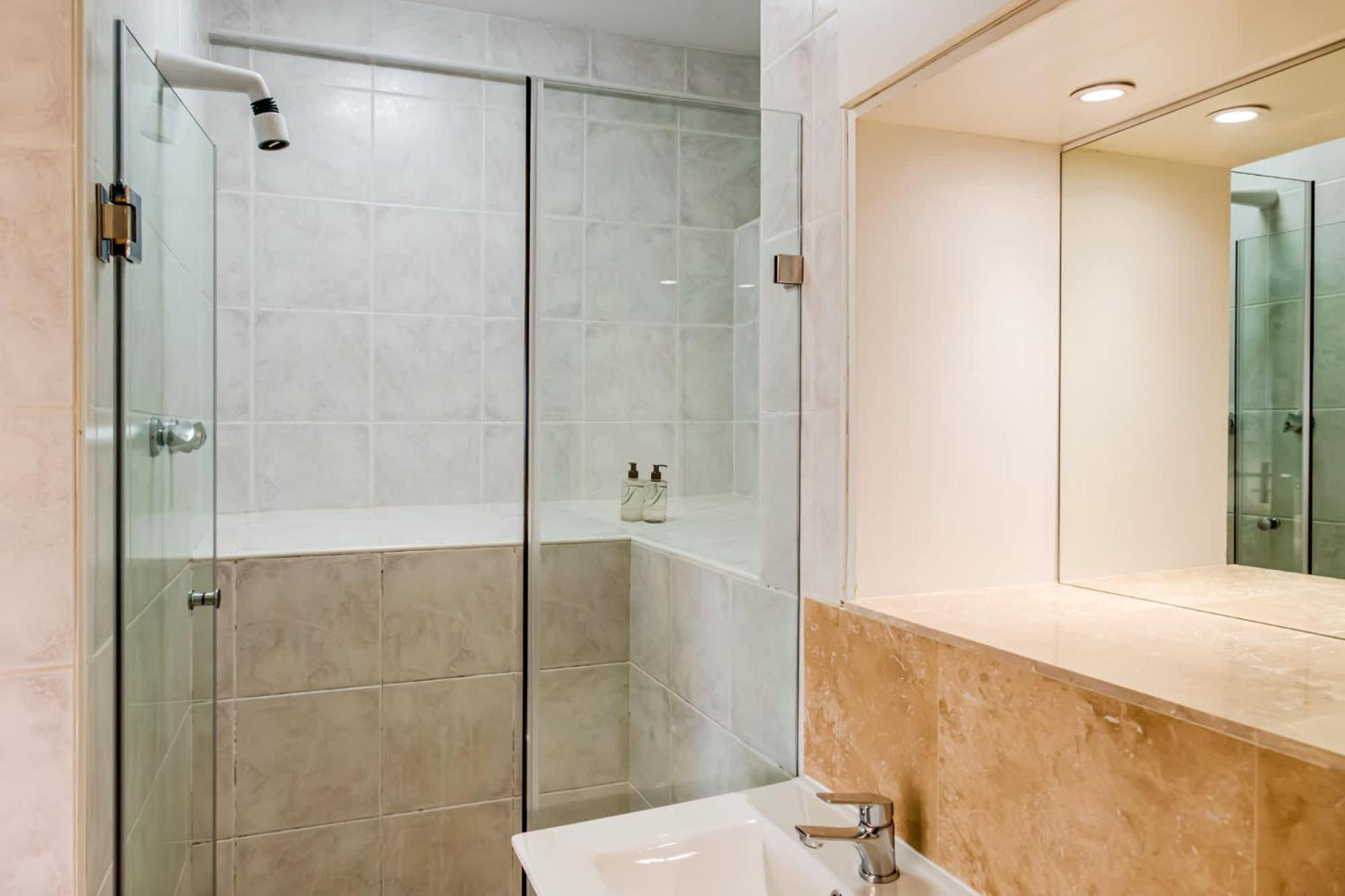 Charming 6-br Camps Bay 2 Pools And Sea Views Holiday home *