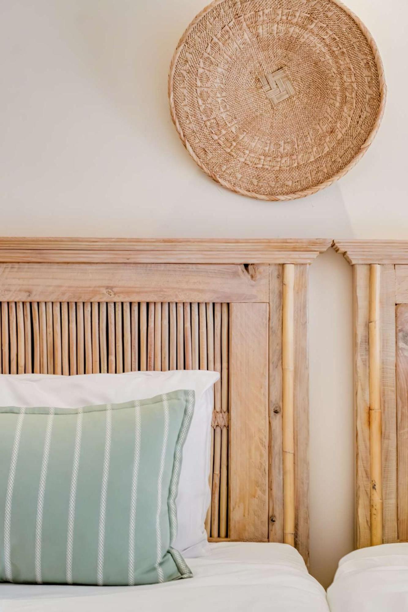 Charming 6-br Camps Bay 2 Pools And Sea Views Holiday home