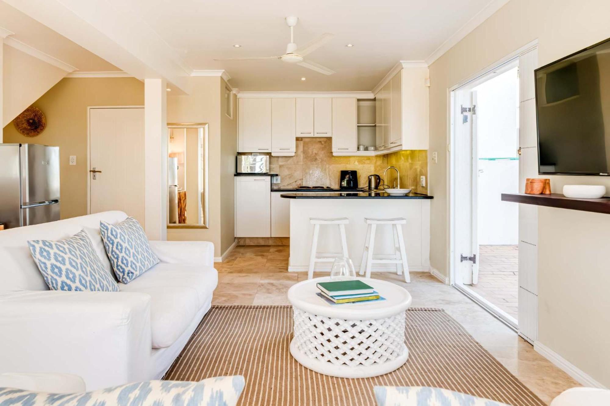 Charming 6-br Camps Bay 2 Pools And Sea Views Holiday home Cape Town