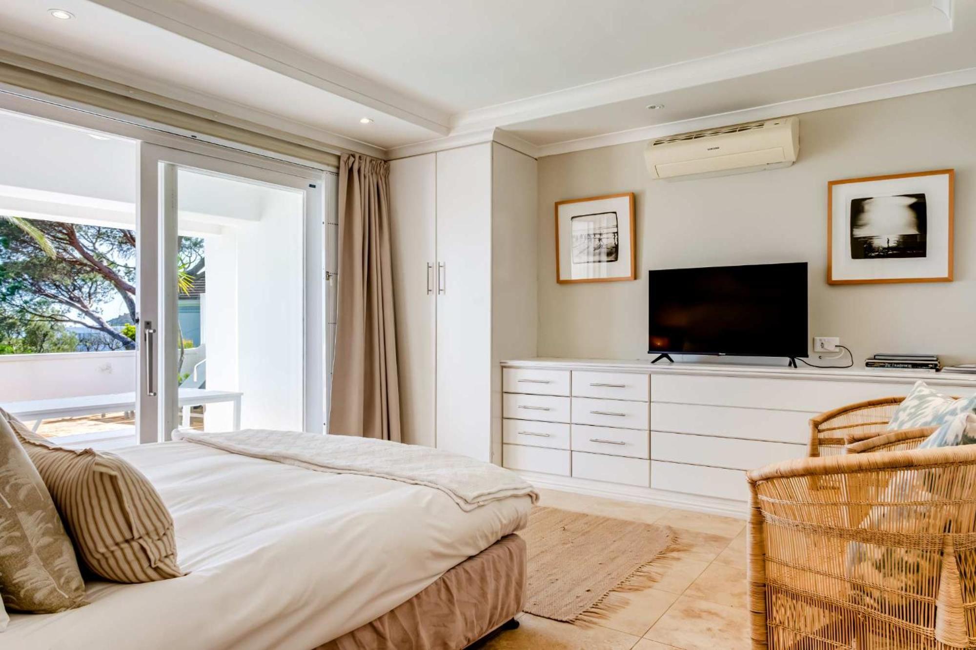 Holiday home Charming 6-br Camps Bay 2 Pools And Sea Views Cape Town